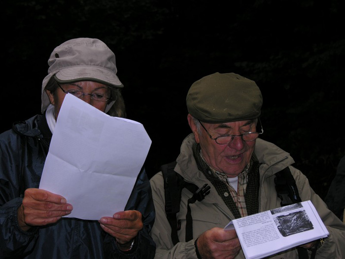 04.Jeannette et Loulou chantant l'Hymne du 15.2